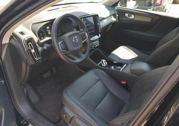Volvo XC 40 cena 124900 przebieg: 53975, rok produkcji 2019 z Warszawa małe 277